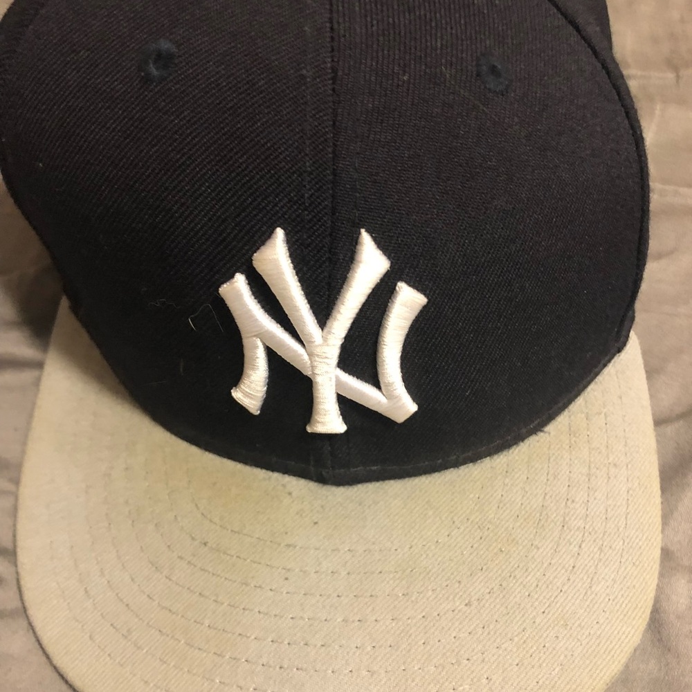 NY Yankees Flat Brim Strap Back